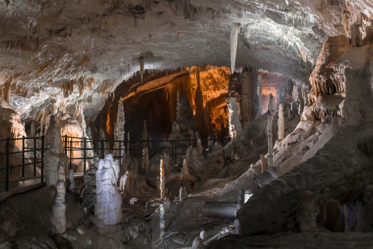 Doživetje pod zemljo: Postojnska jama