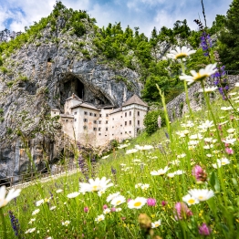 Grajska skrivnost: Predjamski grad Postojnske jame